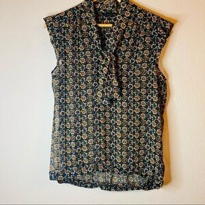 Twenty One Womens Floral /Front Tie Top Size: M